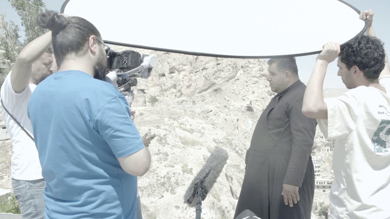 تصوير أبونا فادي فوق معلولا