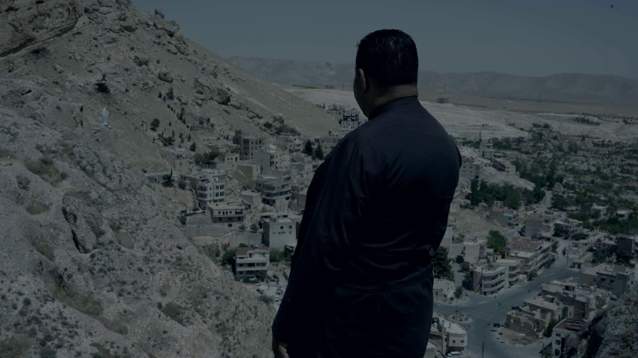 أبونا فادي فوق معلولا