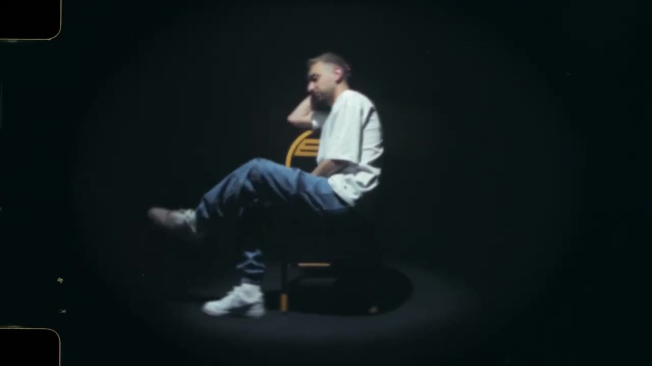 أحمد تحت ضوء واحد، من The Honest
